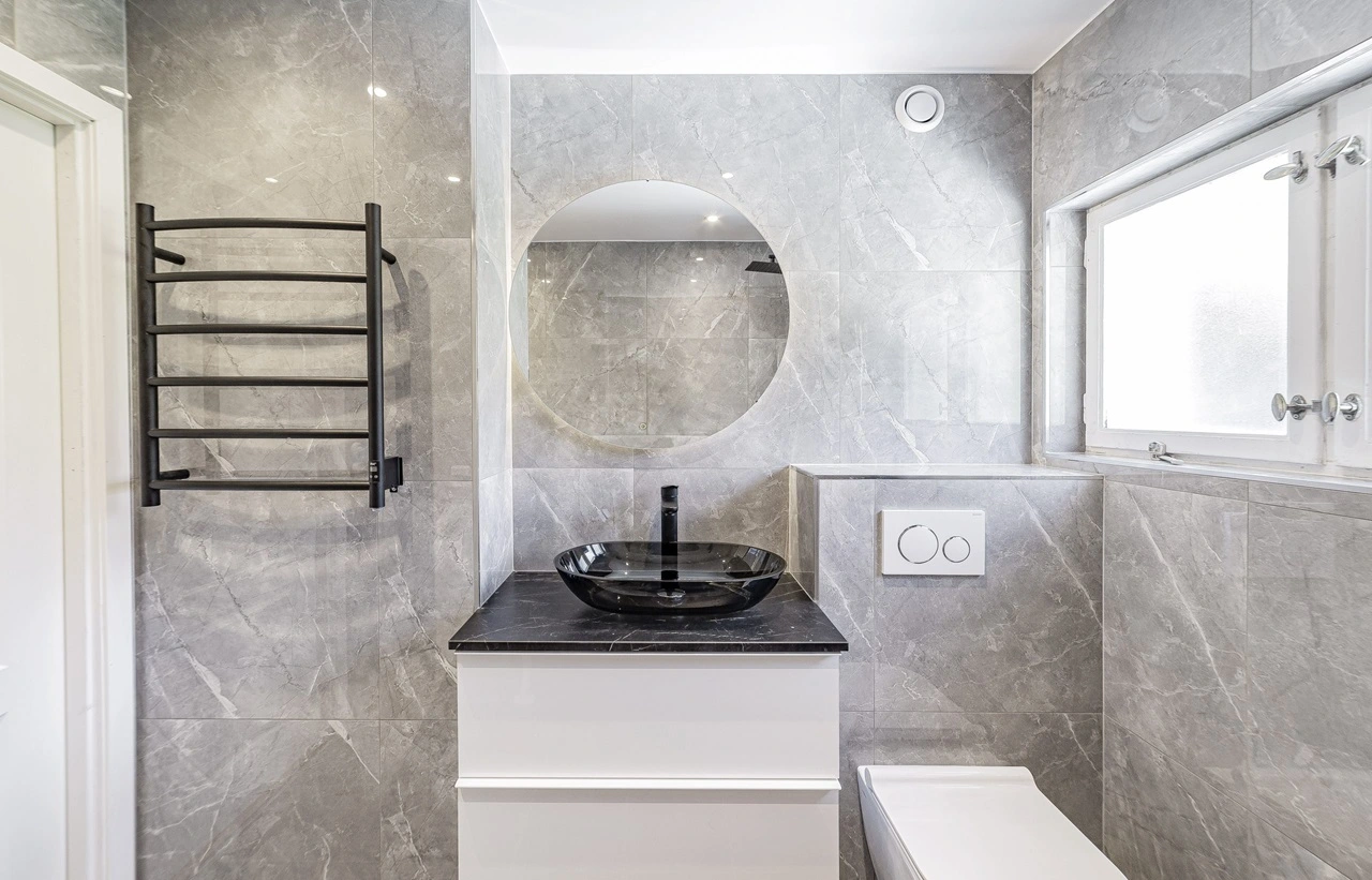 Badrumsrenovering i arbete